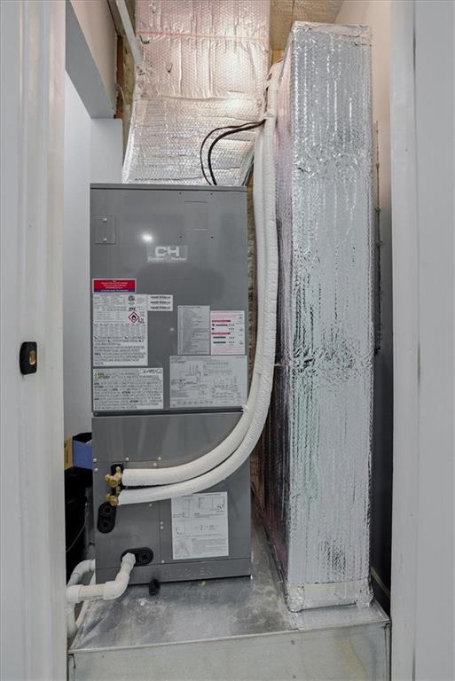 2862 Briggs Avenue Bronx, NY 10458 - Photo 37 of 38 a bathroom with a tub and shower