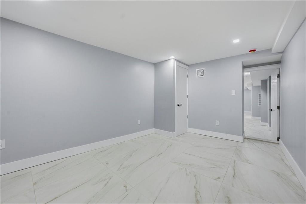 2862 Briggs Avenue Bronx, NY 10458 - Photo 9 of 38 a view of an empty room