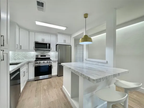 $1,895 | 614 Kipling Street, Unit H7, Houston, TX 77006