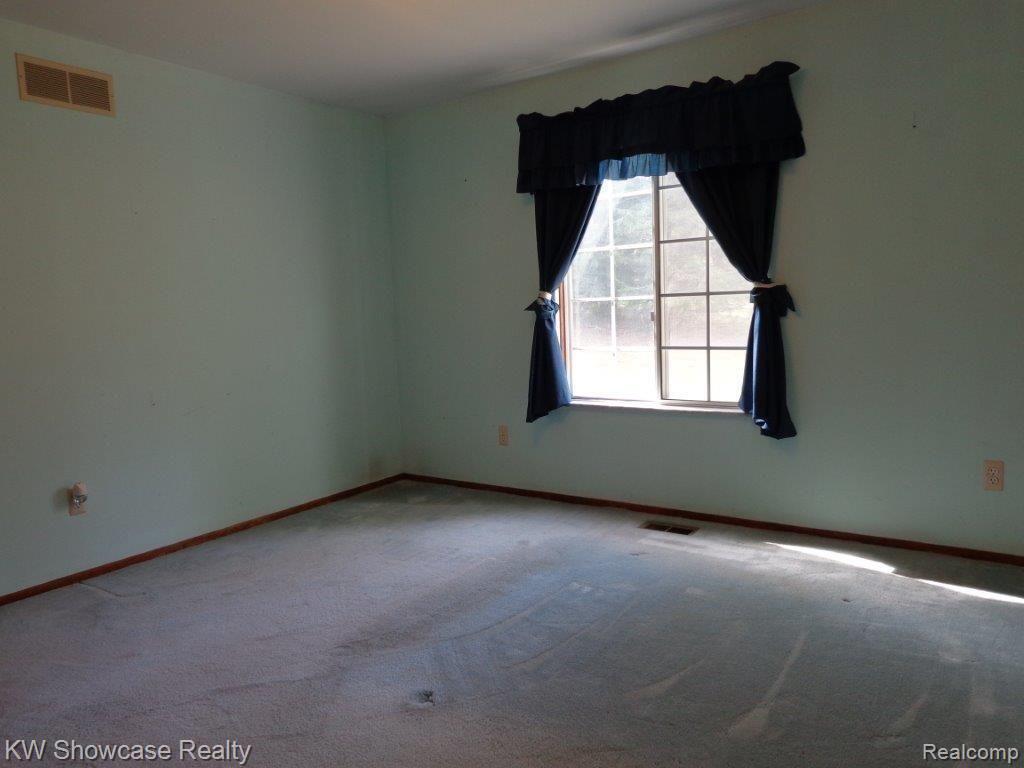 4272 Bullard Road Hartland, MI 48353 - Photo 28 of 46 DSC02202.jpg
