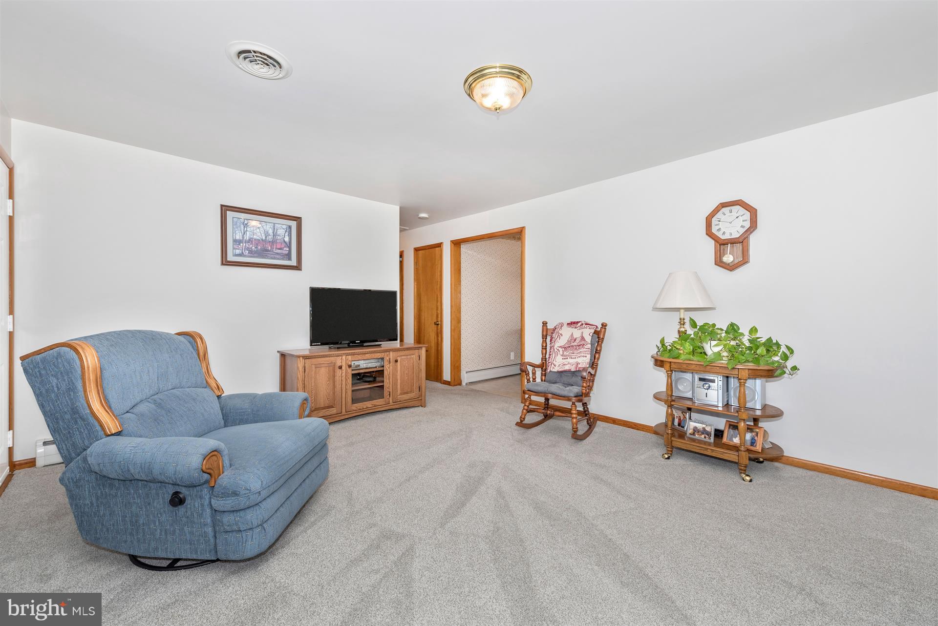 9505 Appolds Road Rocky Ridge, MD 21778 - Photo 8 of 30 Living Room