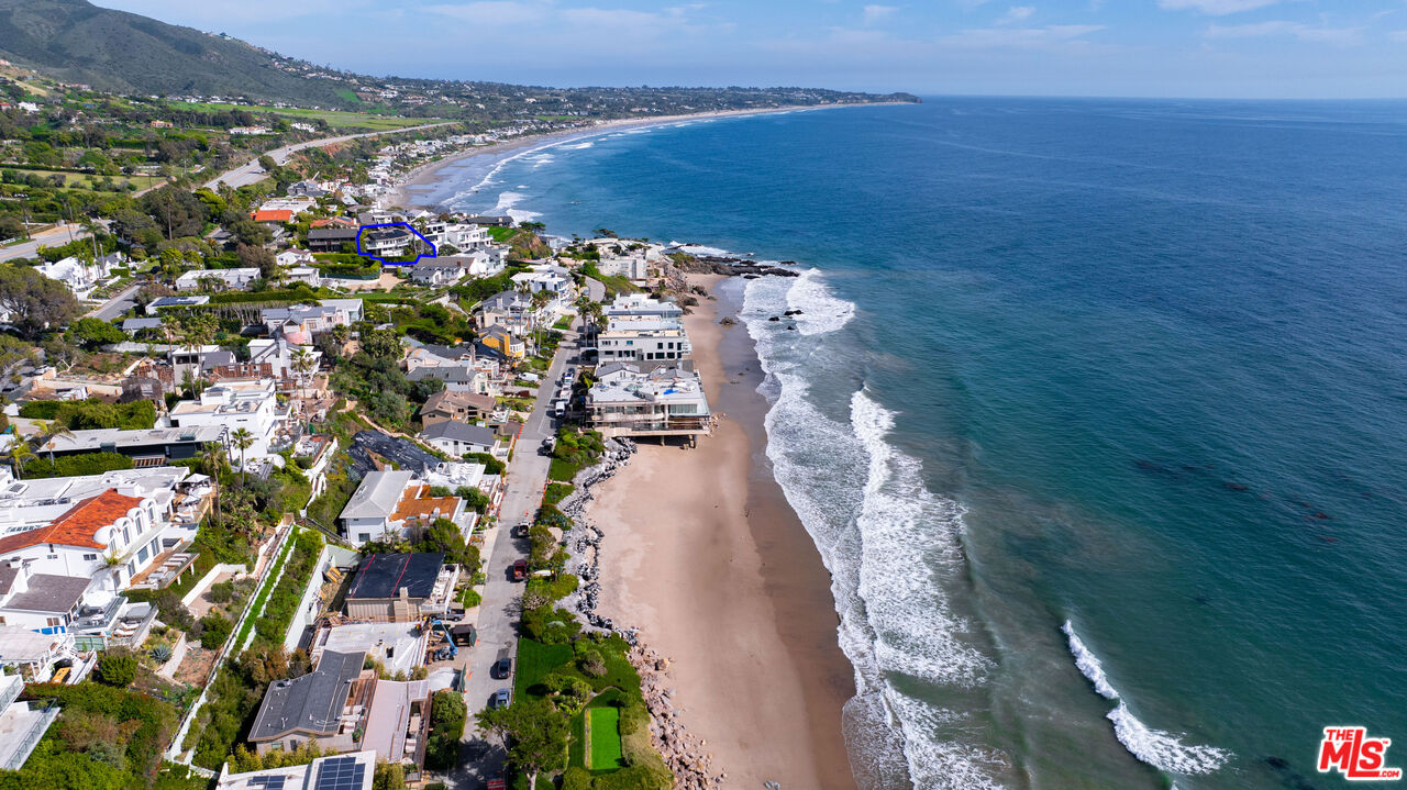 31558 Victoria Point Road Malibu, CA 90265 - Photo 3 of 55 a view of a city