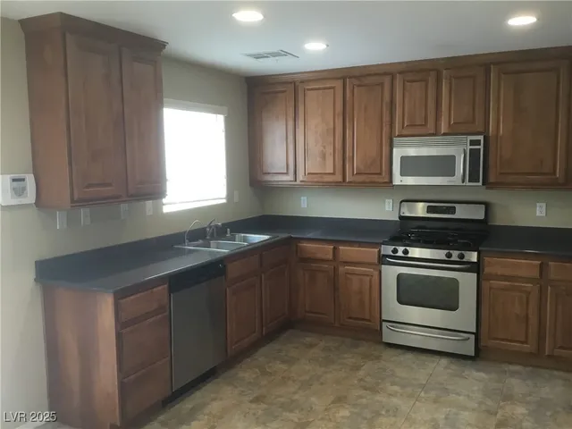 $1,816 | 8277 West Wildwood Glen Drive, Las Vegas, NV 89131