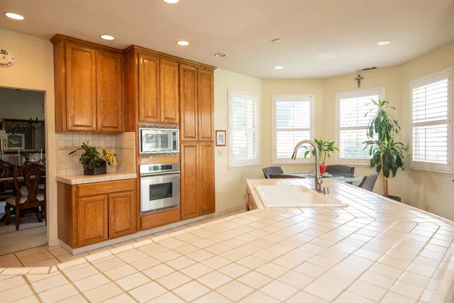 $699,000 | 2705 Lake Front Court, Modesto, CA 95355