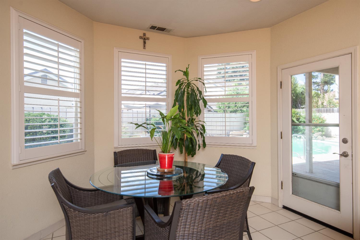2705 Lake Front Court Modesto, CA 95355 - Photo 19 of 50 a living room with furniture and a window