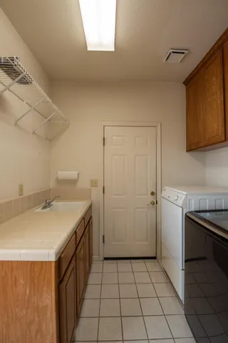 $699,000 | 2705 Lake Front Court, Modesto, CA 95355