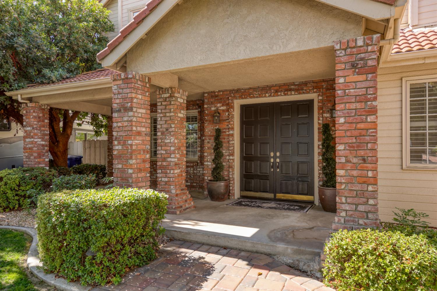 2705 Lake Front Court Modesto, CA 95355 - Photo 3 of 50 a front view of a house with a garden