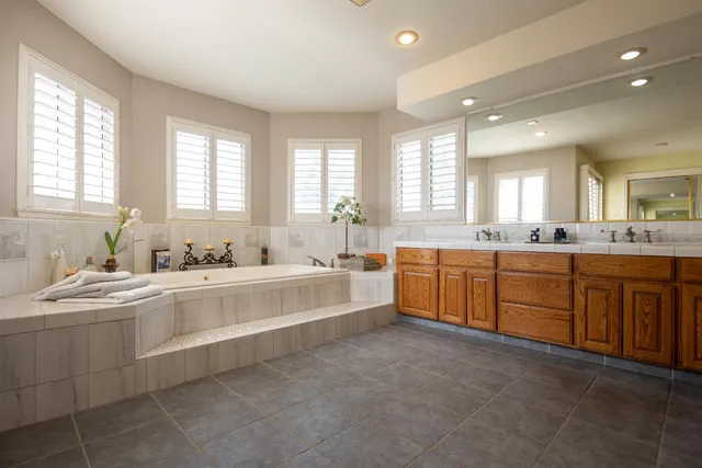 $699,000 | 2705 Lake Front Court, Modesto, CA 95355