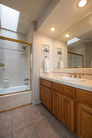 $699,000 | 2705 Lake Front Court, Modesto, CA 95355