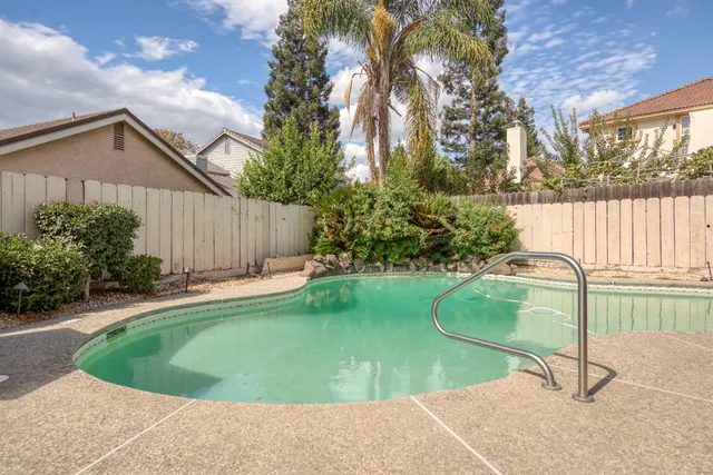 $699,000 | 2705 Lake Front Court, Modesto, CA 95355