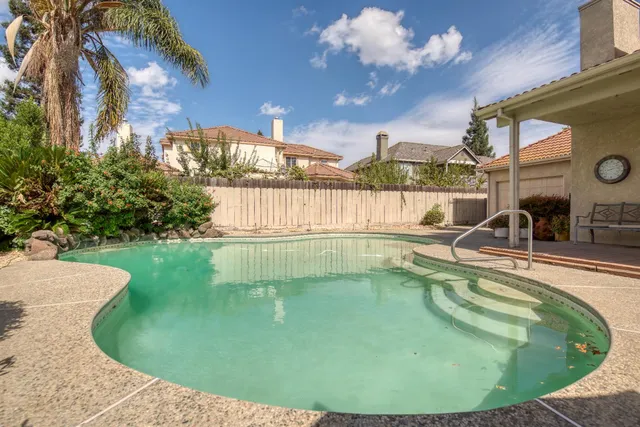 $699,000 | 2705 Lake Front Court, Modesto, CA 95355