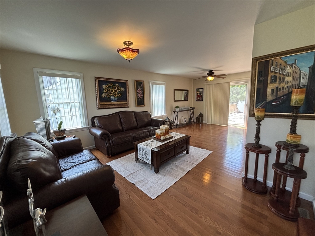266 Christopher Drive Springfield, MA 01119 - Photo 5 of 24