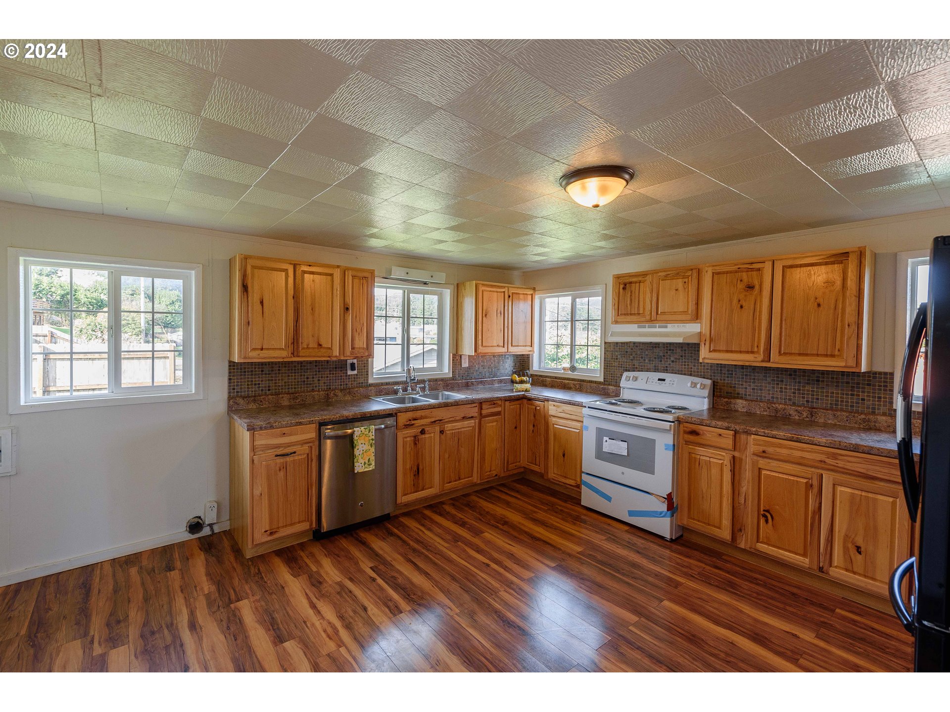 803 Doyle Street Reedsport, OR 97467 - Photo 5 of 32 Gallery Image 5