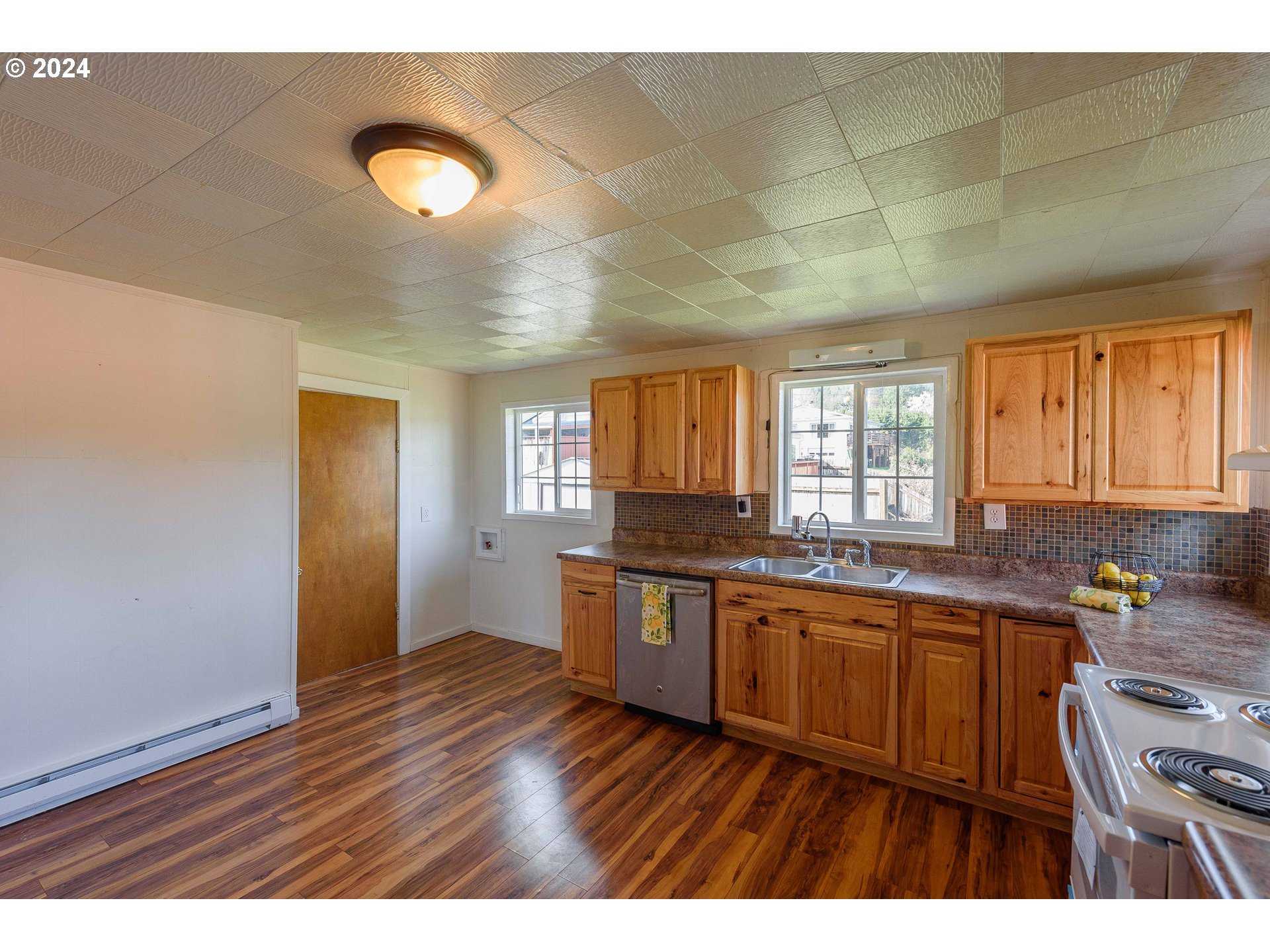 803 Doyle Street Reedsport, OR 97467 - Photo 7 of 32 Gallery Image 7
