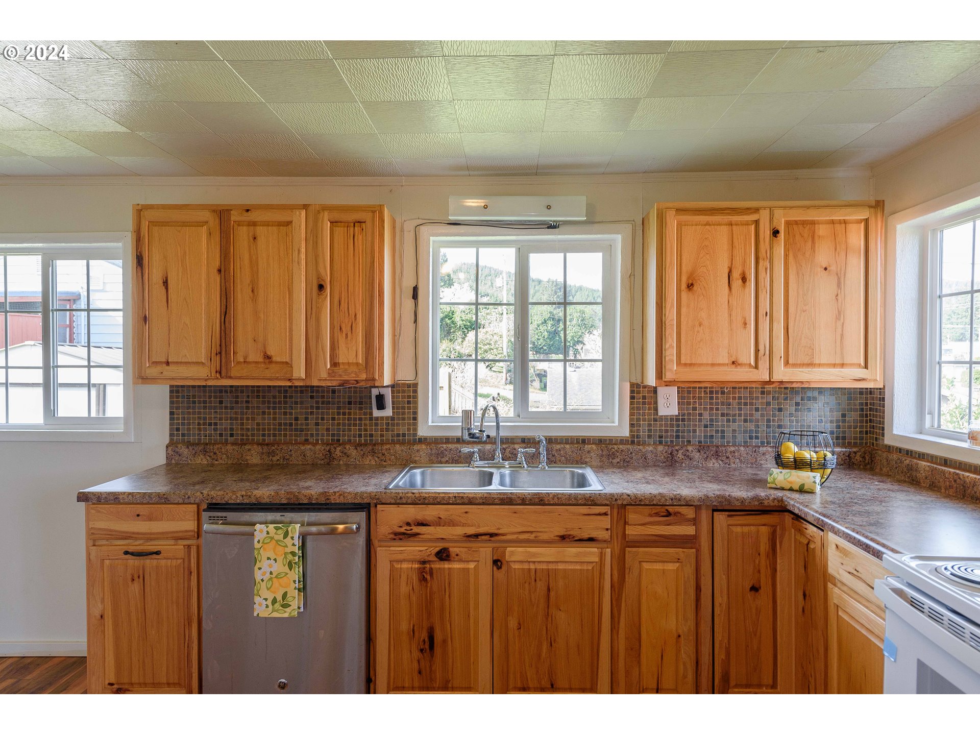 803 Doyle Street Reedsport, OR 97467 - Photo 8 of 32 Gallery Image 8