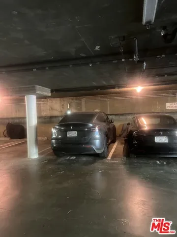 a view of a parking area