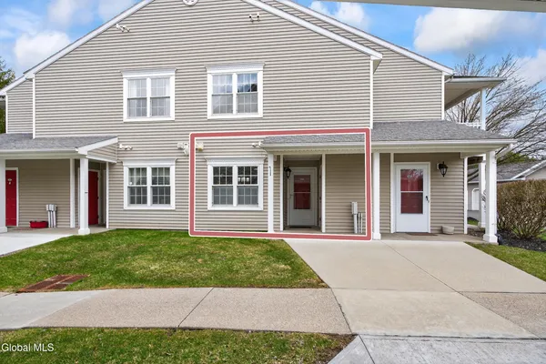$260,000 | 102 Evergreen Place, Rensselaer, NY 12144