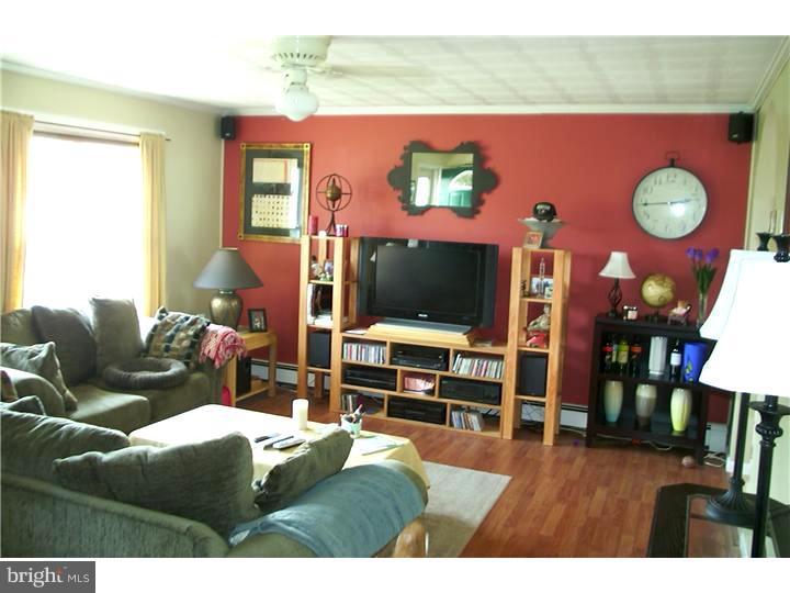 27 Canary Road Levittown, PA 19057 - Photo 4 of 18 Living Room