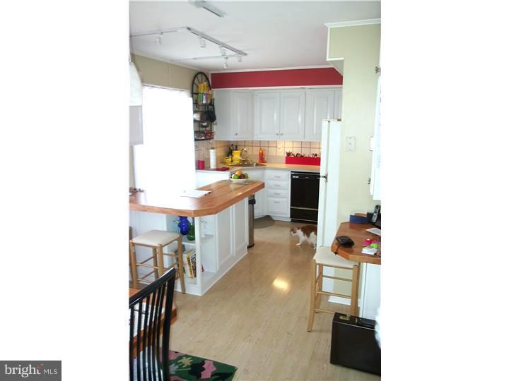 27 Canary Road Levittown, PA 19057 - Photo 5 of 18 Kitchen