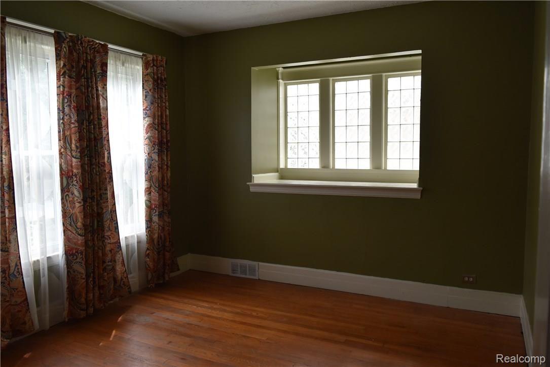696 Atkinson Street Detroit, MI 48202 - Photo 8 of 21 Family Room