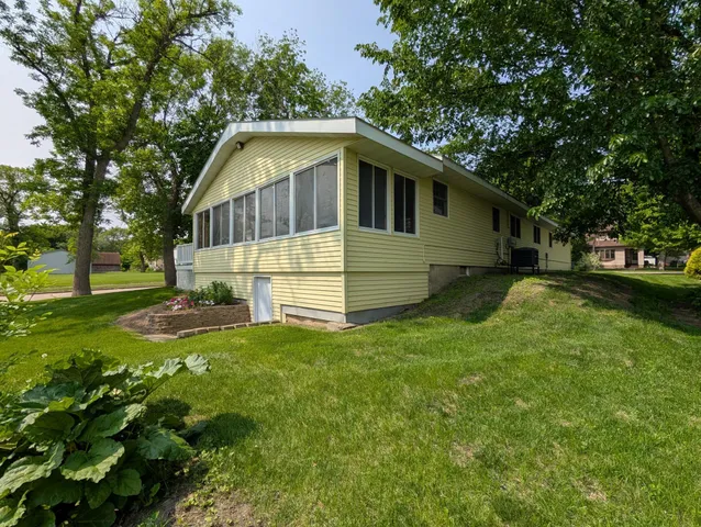 $185,000 | 121 West Rowena Street, Ivanhoe, MN 56142
