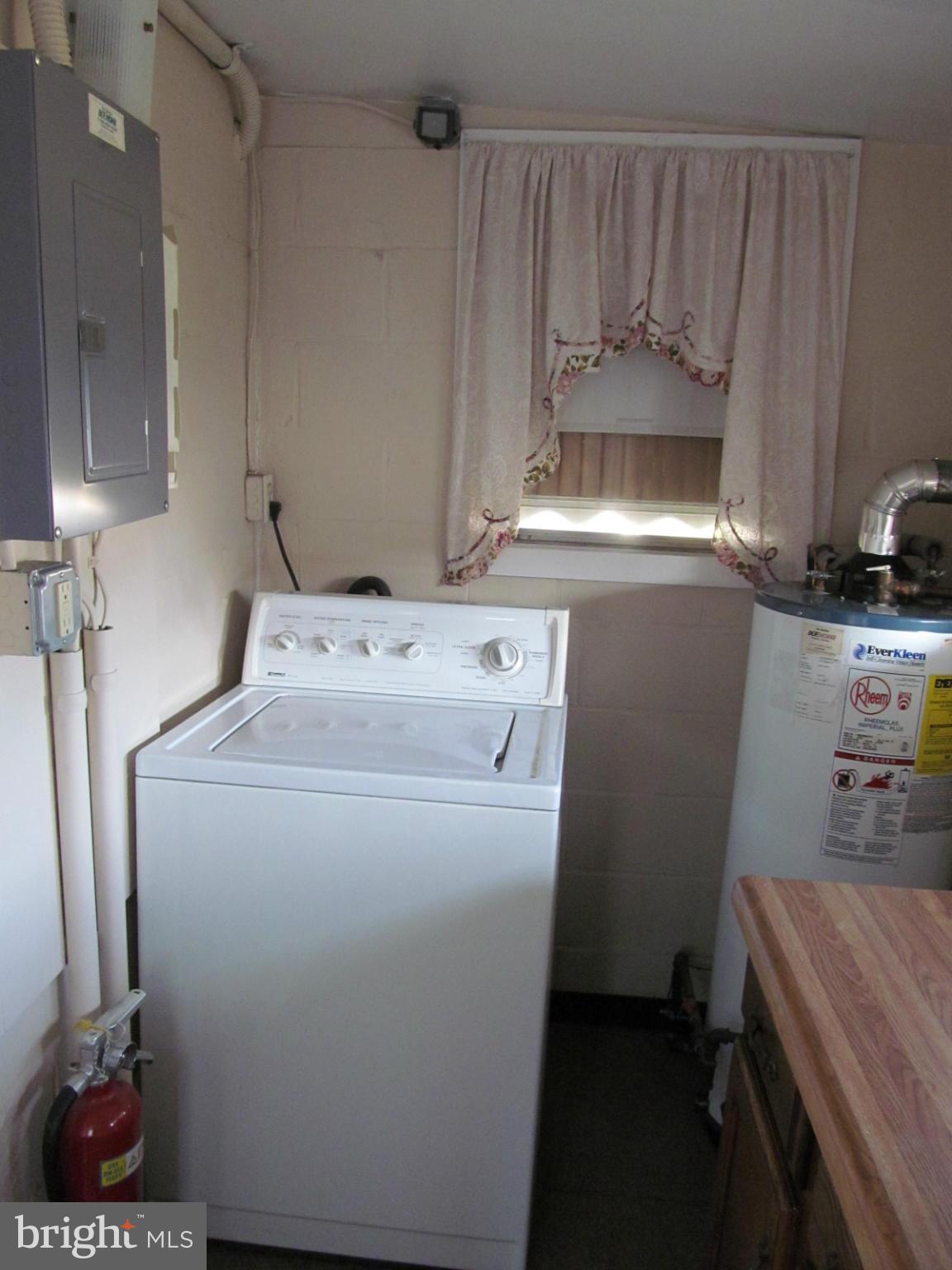 228 Pinewood Road Dundalk, MD 21222 - Photo 14 of 20 Washer/Dryer Included