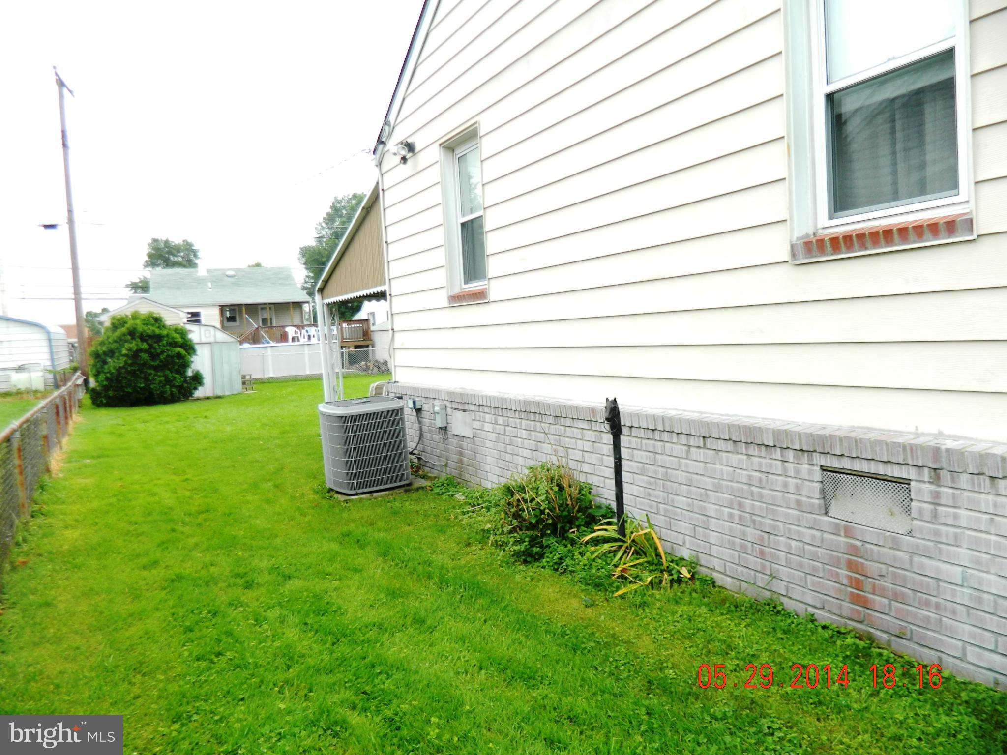 228 Pinewood Road Dundalk, MD 21222 - Photo 19 of 20 Side View