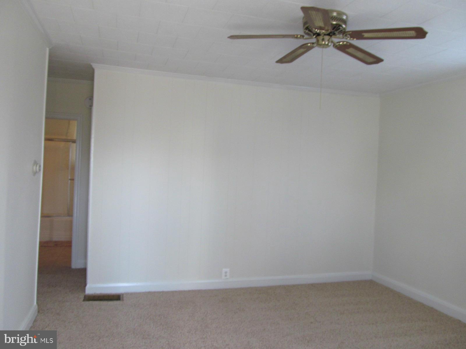 228 Pinewood Road Dundalk, MD 21222 - Photo 3 of 20 Living Room 2