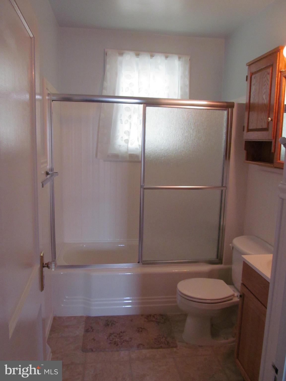 228 Pinewood Road Dundalk, MD 21222 - Photo 4 of 20 Updated Full Bath
