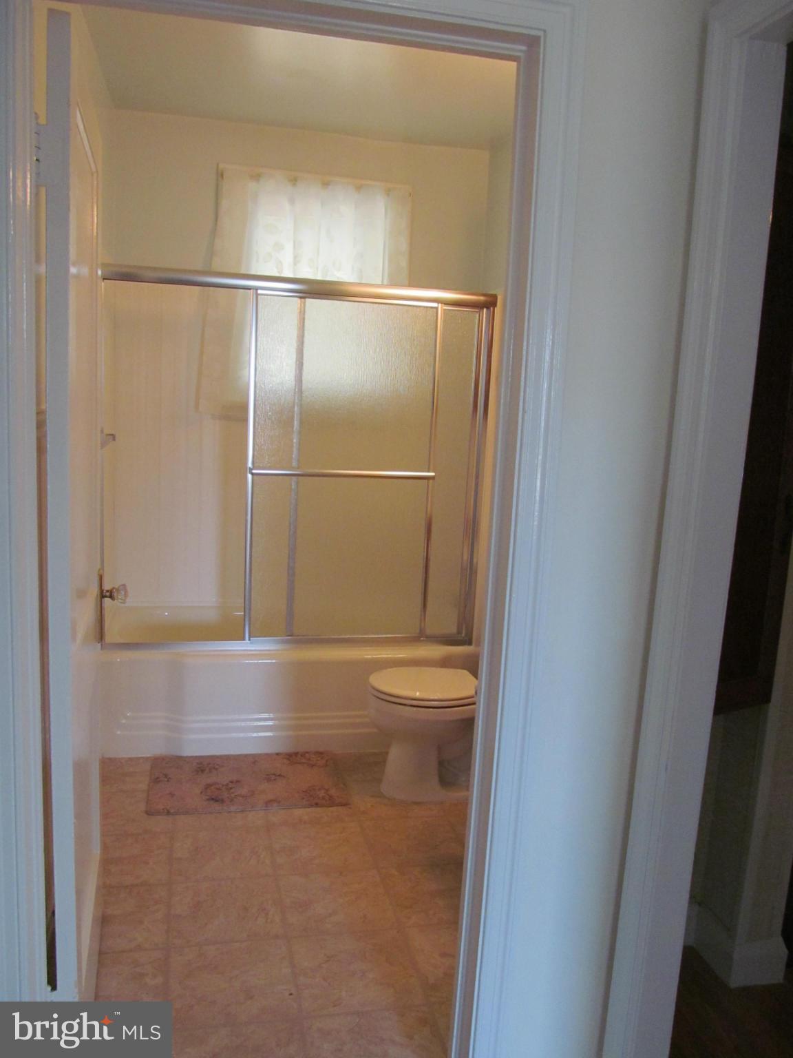 228 Pinewood Road Dundalk, MD 21222 - Photo 5 of 20 Bath New Flooring