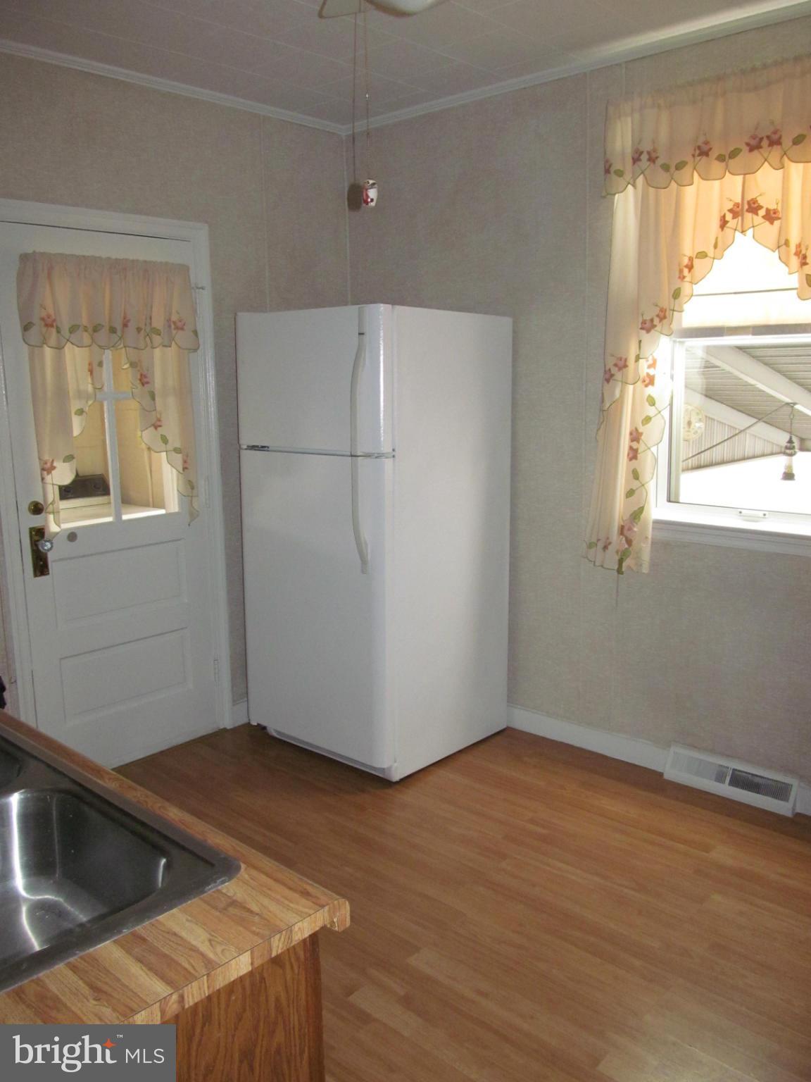 228 Pinewood Road Dundalk, MD 21222 - Photo 9 of 20 Kitchen