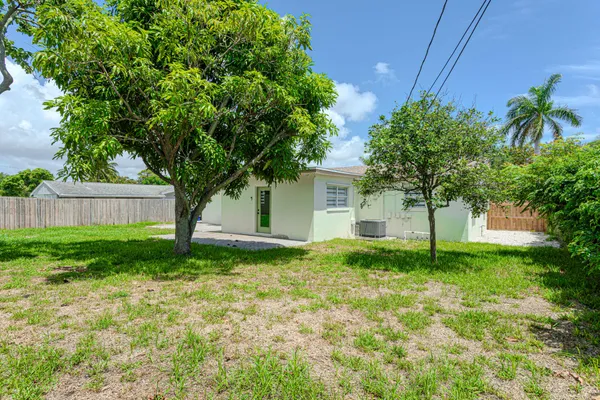 $3,250 | 1717 16th Court North, Lake Worth Beach, FL 33460