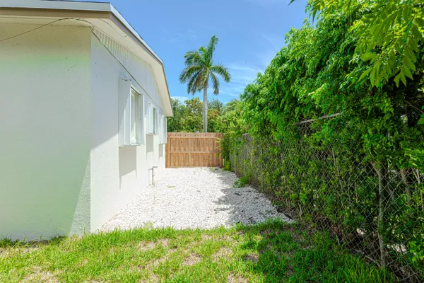 $3,250 | 1717 16th Court North, Lake Worth Beach, FL 33460