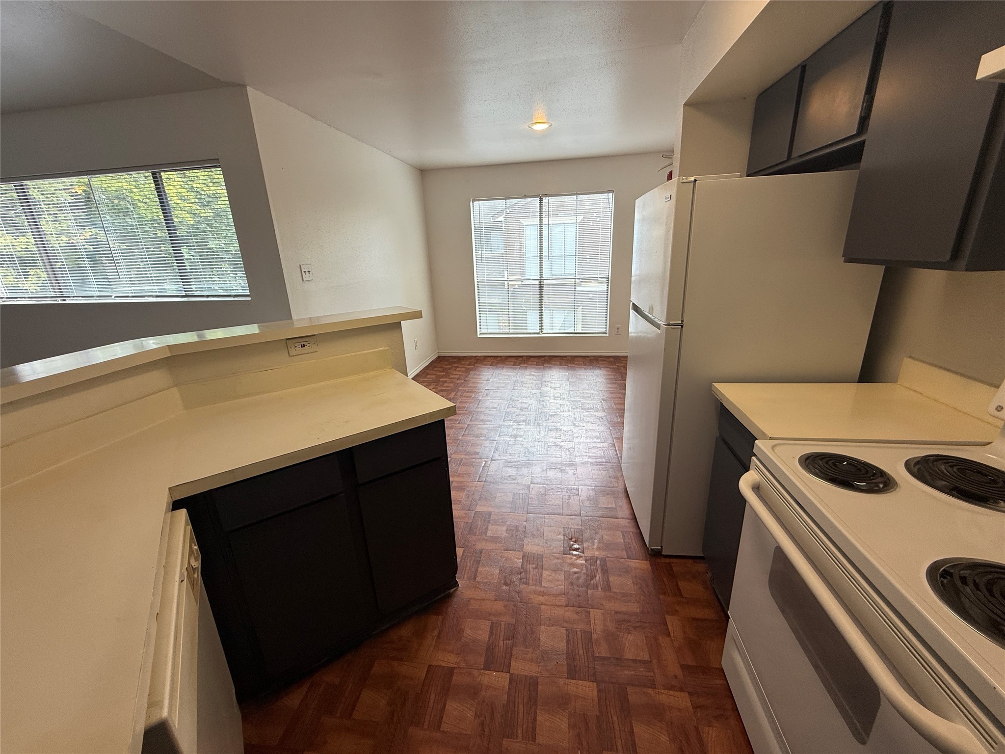 7200 West T C Jester Boulevard, Unit 2604 Houston, TX 77088 - Photo 7 of 14 a kitchen with a stove and a refrigerator