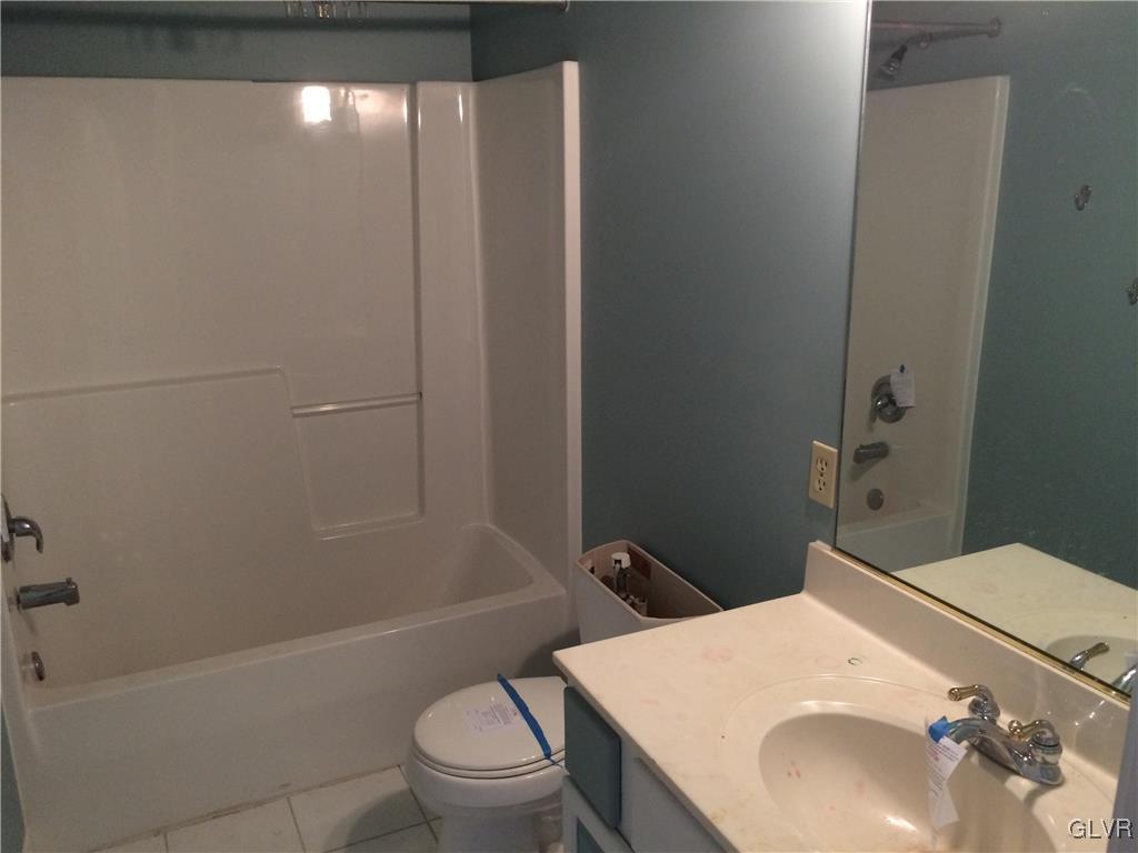 80 Mansfeld Road Hellertown, PA 18055 - Photo 11 of 18 Full Bath