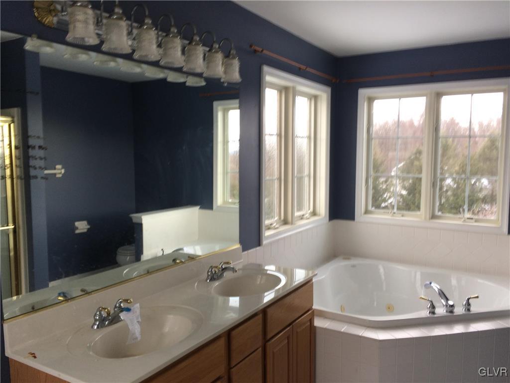 80 Mansfeld Road Hellertown, PA 18055 - Photo 13 of 18 Master Bath