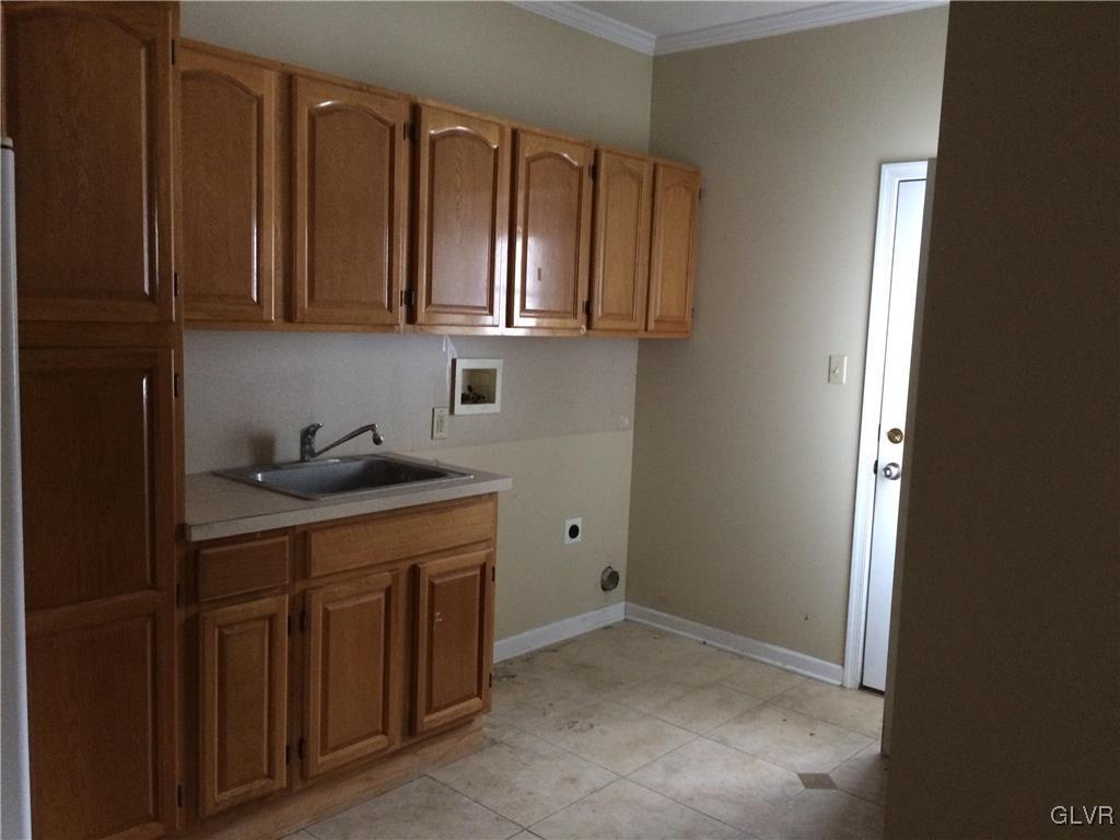 80 Mansfeld Road Hellertown, PA 18055 - Photo 7 of 18 Mud Room / Laundry
