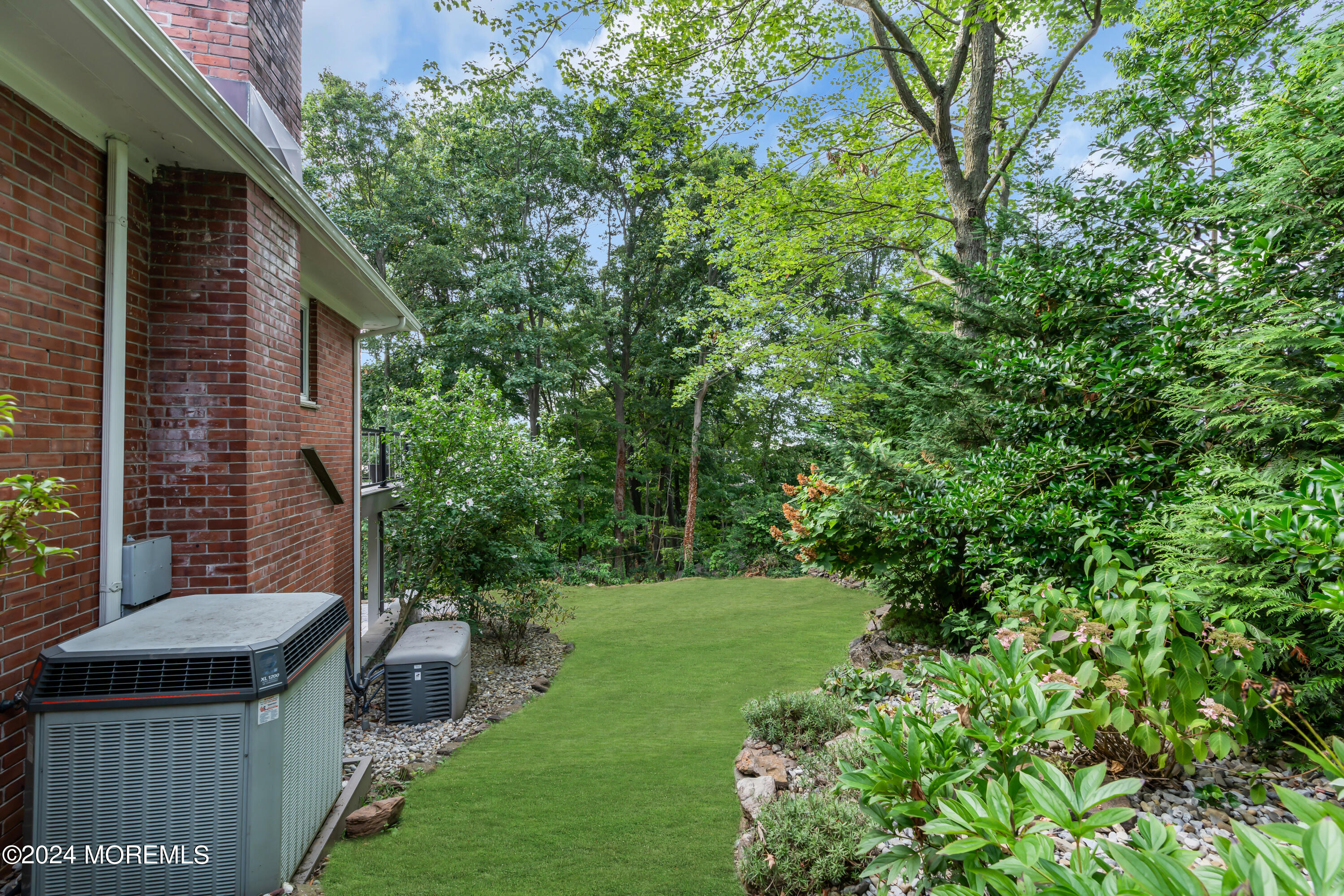 288 Ocean Boulevard Atlantic Highlands, NJ 07716 - Photo 52 of 55 Side yard w/ Generator