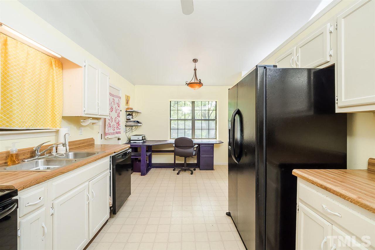 5517 Old Towne Road Raleigh, NC 27612 - Photo 11 of 25