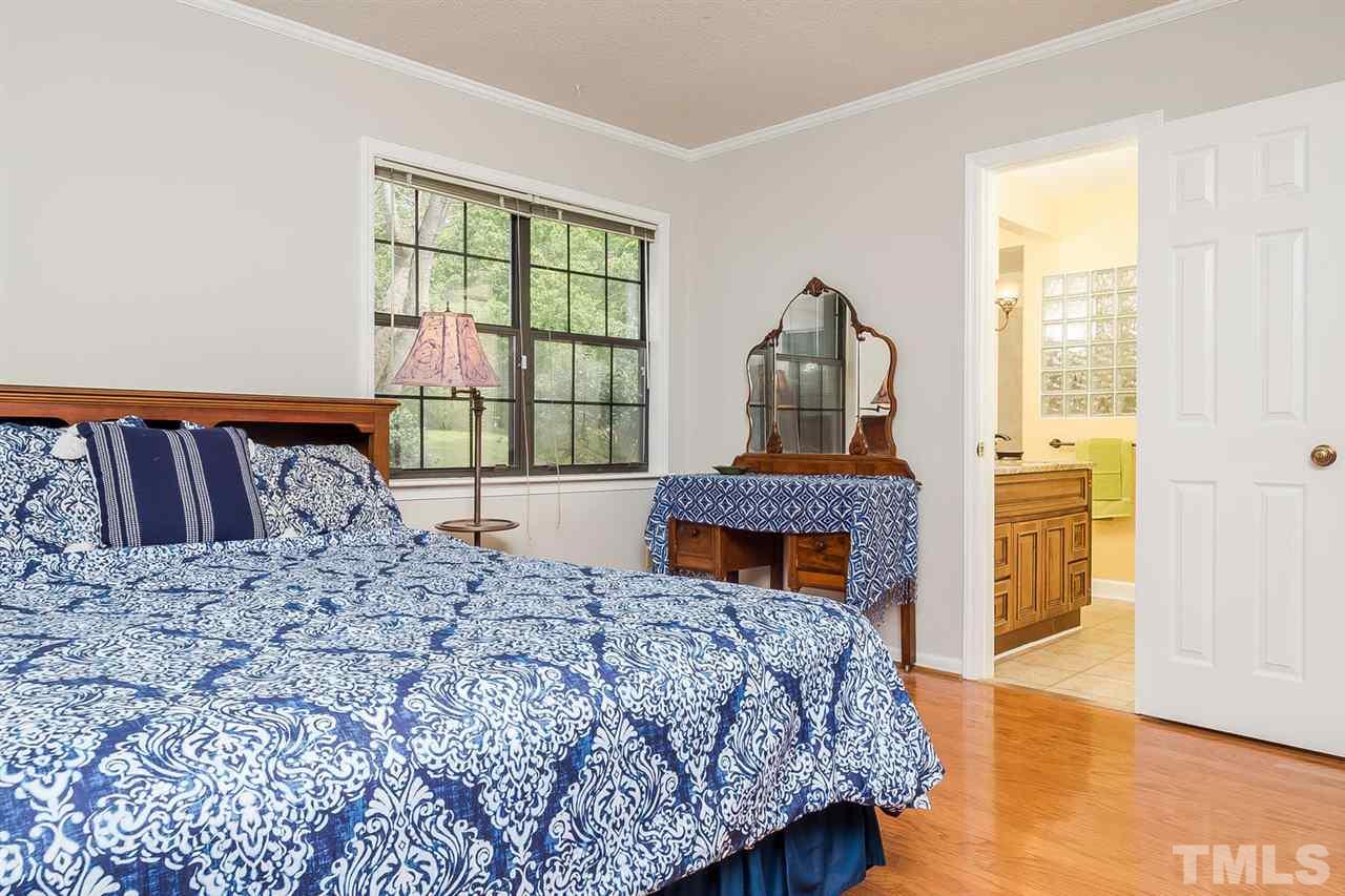 5517 Old Towne Road Raleigh, NC 27612 - Photo 13 of 25