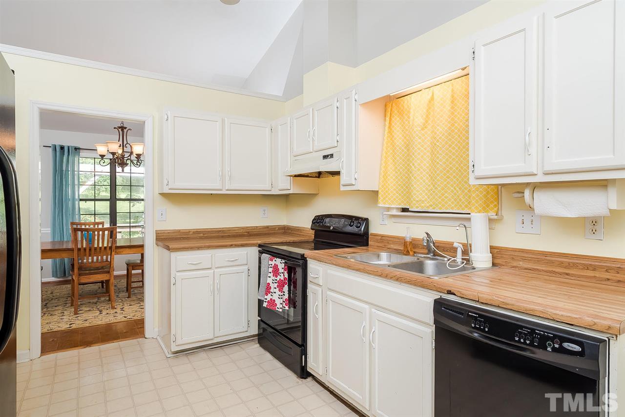5517 Old Towne Road Raleigh, NC 27612 - Photo 8 of 25