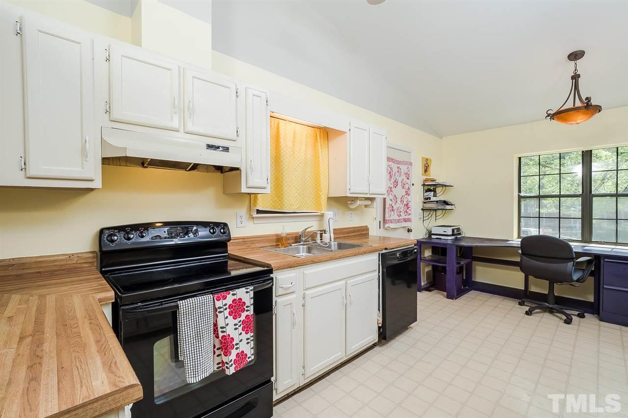 5517 Old Towne Road Raleigh, NC 27612 - Photo 10 of 25