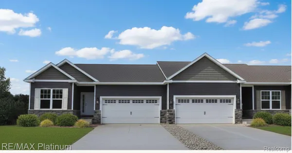 $345,000 | 881 Oakwood Circle, Unit 32, Fenton, MI 48430