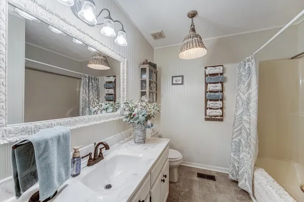 $474,900 | 6935 Hall Road, Greenbrier, TN 37073