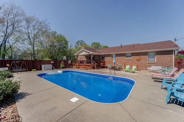 $474,900 | 6935 Hall Road, Greenbrier, TN 37073