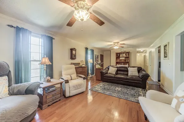 $474,900 | 6935 Hall Road, Greenbrier, TN 37073