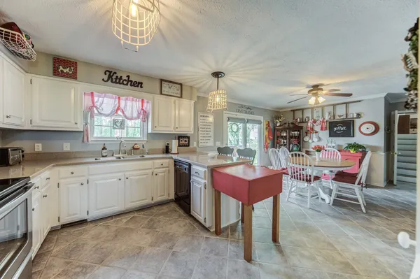 $474,900 | 6935 Hall Road, Greenbrier, TN 37073