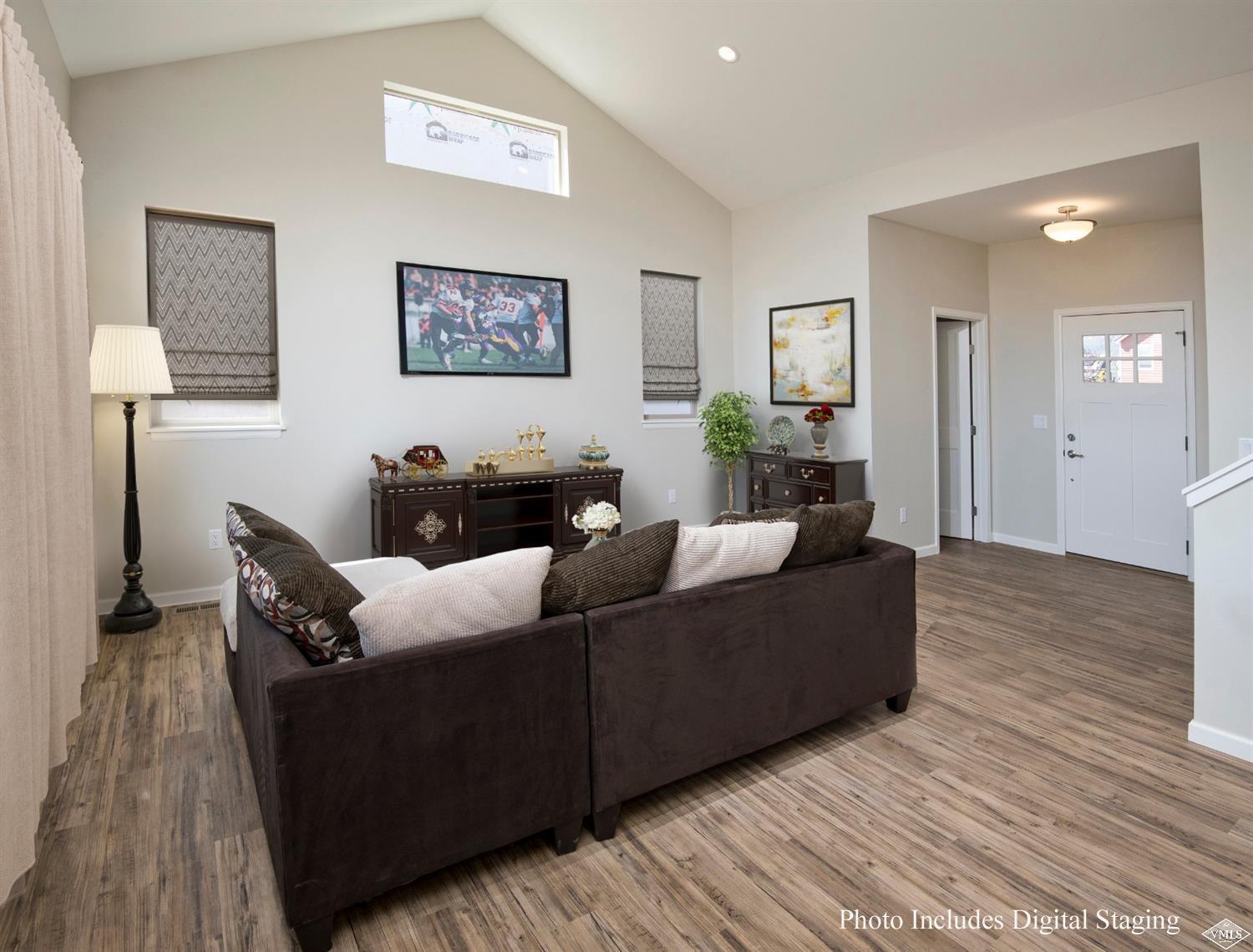 192 Stratton Circle Gypsum, CO 81637 - Photo 6 of 23 Living