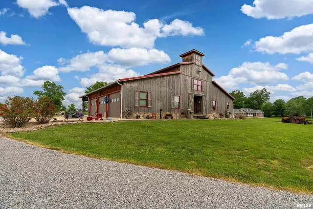 $669,000 | 1717 Marion Street, Carterville, IL 62918