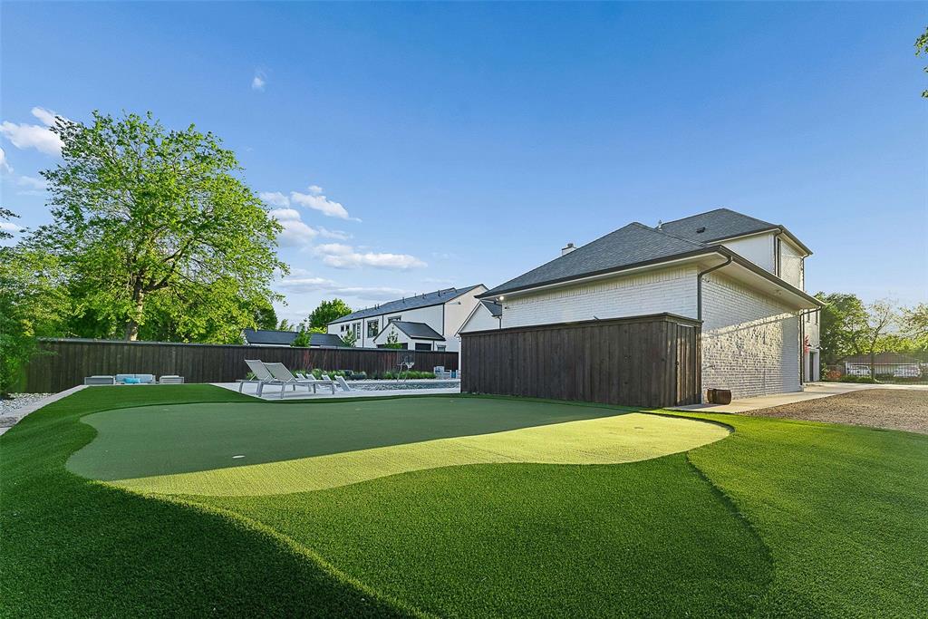 7110 Robin Road Dallas, TX 75209 - Photo 26 of 36 a view of a back yard of the house